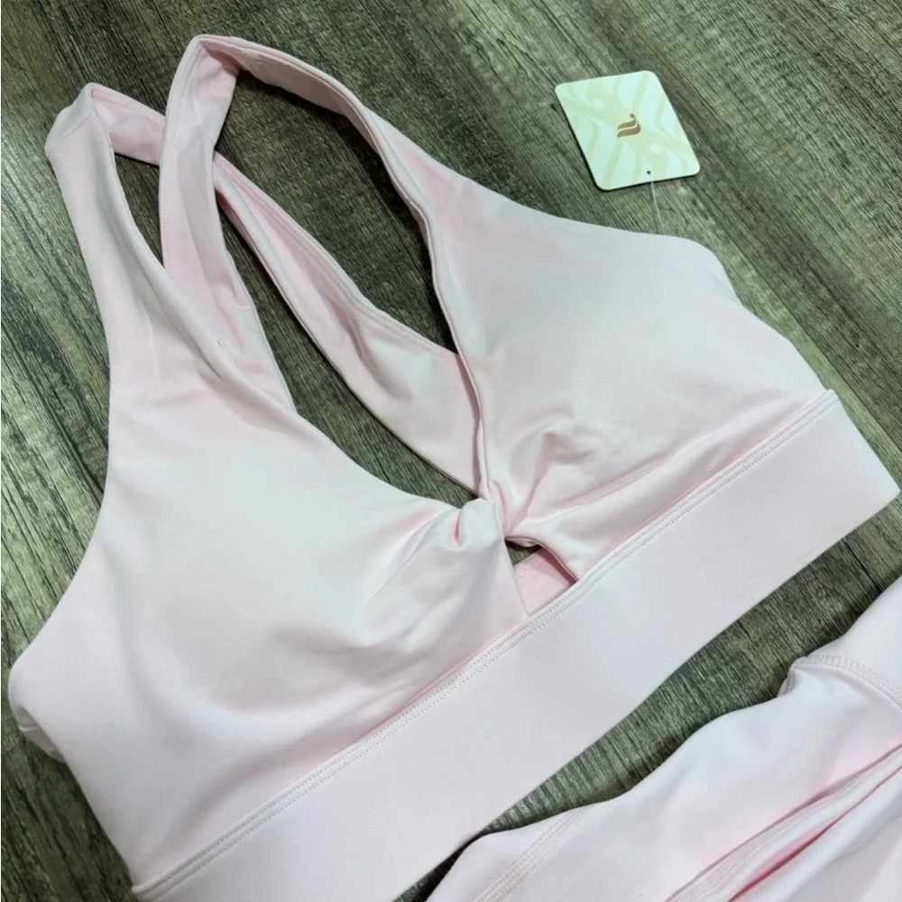 Pink Women's Fabletics active Set - Picture 2 of 4